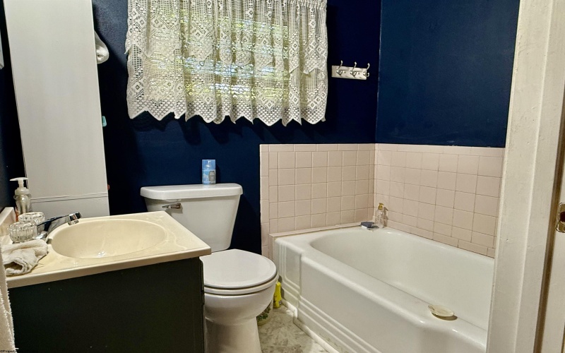 101 Kennywood Drive, Fairmont, West Virginia 26554, 2 Bedrooms Bedrooms, 5 Rooms Rooms,1 BathroomBathrooms,Single Family Detached,For Sale,Kennywood,10161723