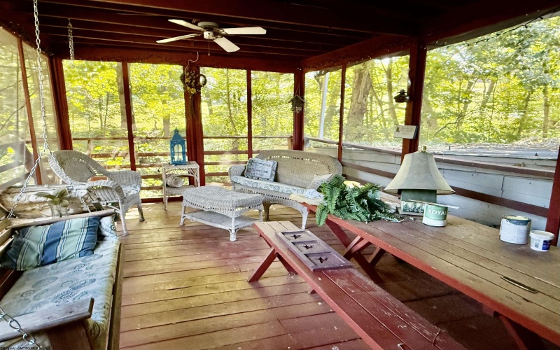101 Kennywood Drive, Fairmont, West Virginia 26554, 2 Bedrooms Bedrooms, 5 Rooms Rooms,1 BathroomBathrooms,Single Family Detached,For Sale,Kennywood,10161723