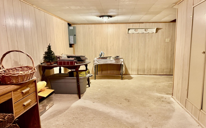 101 Kennywood Drive, Fairmont, West Virginia 26554, 2 Bedrooms Bedrooms, 5 Rooms Rooms,1 BathroomBathrooms,Single Family Detached,For Sale,Kennywood,10161723