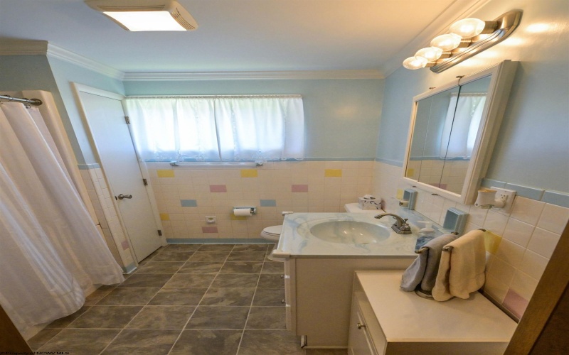 17 Ross Street, Fairmont, West Virginia 26554, 3 Bedrooms Bedrooms, 6 Rooms Rooms,1 BathroomBathrooms,Single Family Detached,For Sale,Ross,10161719