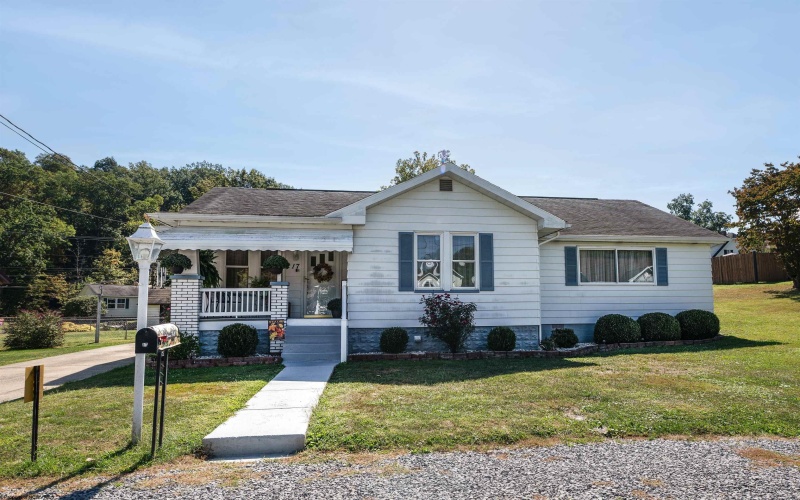 17 Ross Street, Fairmont, West Virginia 26554, 3 Bedrooms Bedrooms, 6 Rooms Rooms,1 BathroomBathrooms,Single Family Detached,For Sale,Ross,10161719
