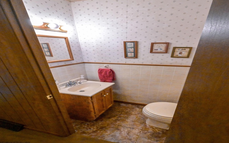 17 Ross Street, Fairmont, West Virginia 26554, 3 Bedrooms Bedrooms, 6 Rooms Rooms,1 BathroomBathrooms,Single Family Detached,For Sale,Ross,10161719