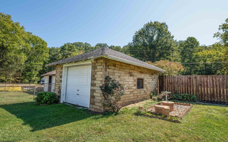 17 Ross Street, Fairmont, West Virginia 26554, 3 Bedrooms Bedrooms, 6 Rooms Rooms,1 BathroomBathrooms,Single Family Detached,For Sale,Ross,10161719