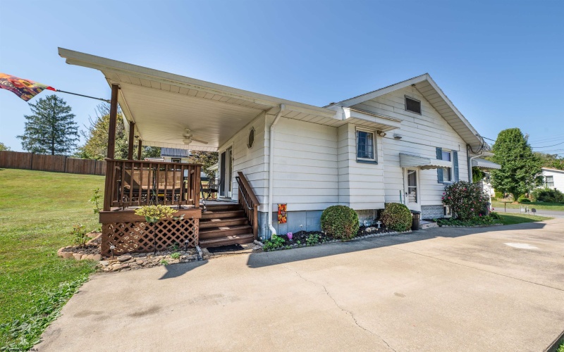 17 Ross Street, Fairmont, West Virginia 26554, 3 Bedrooms Bedrooms, 6 Rooms Rooms,1 BathroomBathrooms,Single Family Detached,For Sale,Ross,10161719