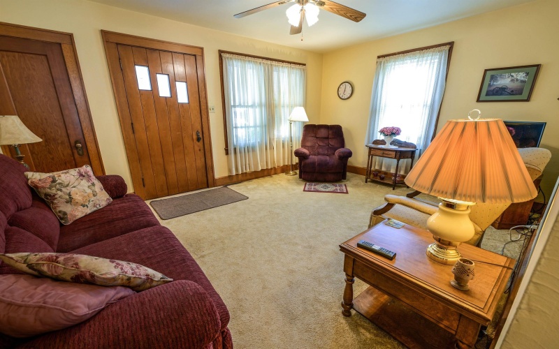 17 Ross Street, Fairmont, West Virginia 26554, 3 Bedrooms Bedrooms, 6 Rooms Rooms,1 BathroomBathrooms,Single Family Detached,For Sale,Ross,10161719