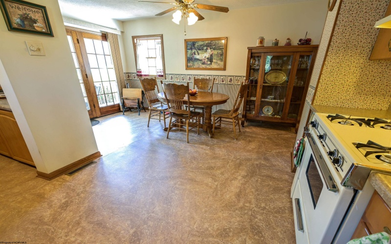 17 Ross Street, Fairmont, West Virginia 26554, 3 Bedrooms Bedrooms, 6 Rooms Rooms,1 BathroomBathrooms,Single Family Detached,For Sale,Ross,10161719