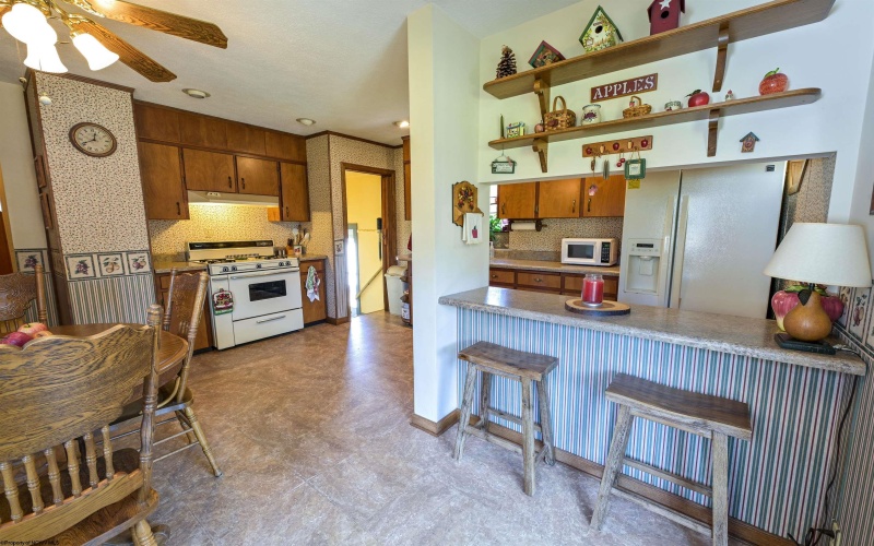 17 Ross Street, Fairmont, West Virginia 26554, 3 Bedrooms Bedrooms, 6 Rooms Rooms,1 BathroomBathrooms,Single Family Detached,For Sale,Ross,10161719