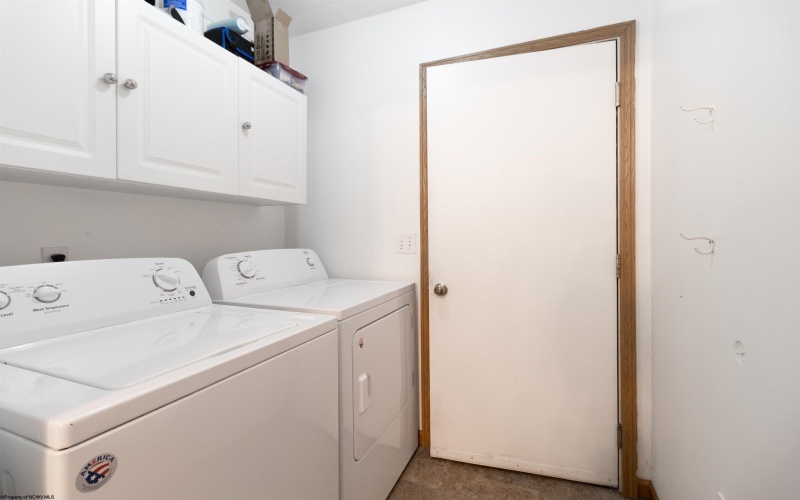 124 Stratford Drive, Bridgeport, West Virginia 26330, 3 Bedrooms Bedrooms, 6 Rooms Rooms,2 BathroomsBathrooms,Single Family Detached,For Sale,Stratford,10161715