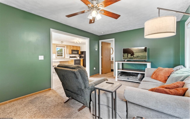 124 Stratford Drive, Bridgeport, West Virginia 26330, 3 Bedrooms Bedrooms, 6 Rooms Rooms,2 BathroomsBathrooms,Single Family Detached,For Sale,Stratford,10161715