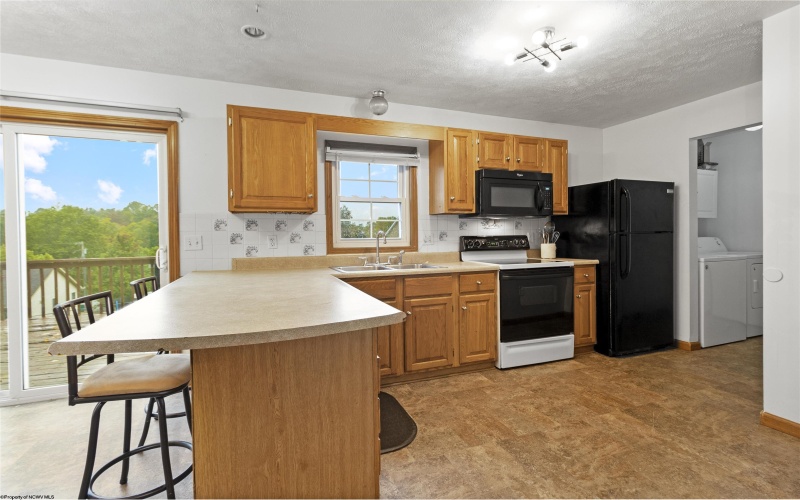 124 Stratford Drive, Bridgeport, West Virginia 26330, 3 Bedrooms Bedrooms, 6 Rooms Rooms,2 BathroomsBathrooms,Single Family Detached,For Sale,Stratford,10161715