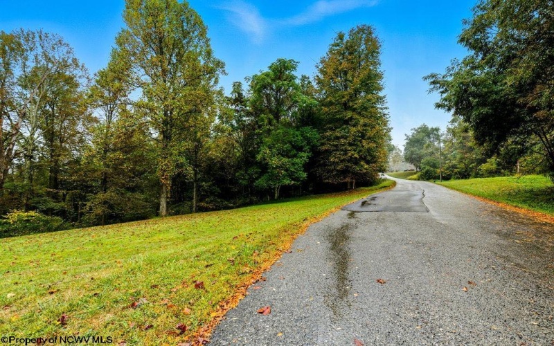 286 Stonecrest Drive, Grafton, West Virginia 26354, 4 Bedrooms Bedrooms, 9 Rooms Rooms,3 BathroomsBathrooms,Single Family Detached,For Sale,Stonecrest,10161716