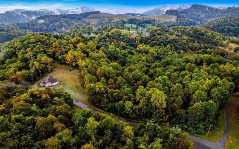 286 Stonecrest Drive, Grafton, West Virginia 26354, 4 Bedrooms Bedrooms, 9 Rooms Rooms,3 BathroomsBathrooms,Single Family Detached,For Sale,Stonecrest,10161716