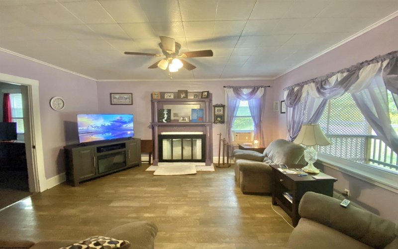 1300 Paw Paw Creek Road, Fairview, West Virginia 26570, 4 Bedrooms Bedrooms, 8 Rooms Rooms,2 BathroomsBathrooms,Single Family Detached,For Sale,Paw Paw Creek,10161714