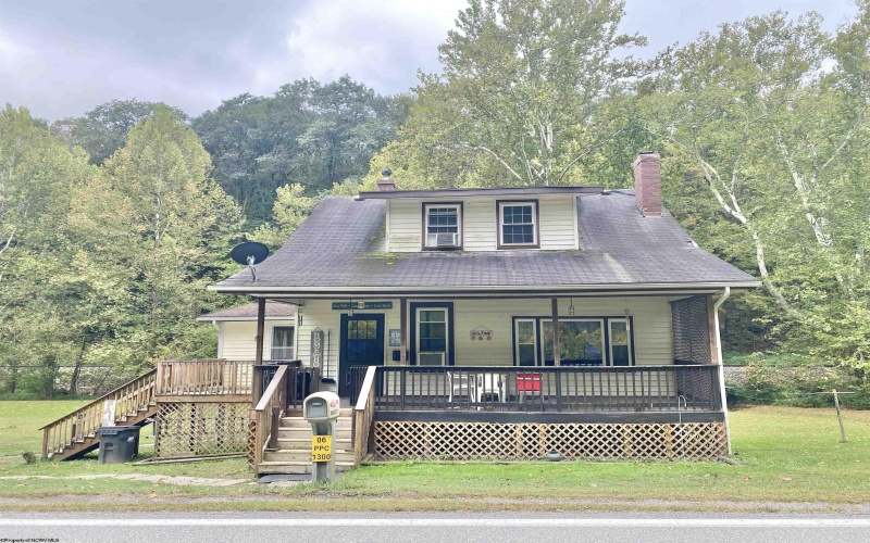 1300 Paw Paw Creek Road, Fairview, West Virginia 26570, 4 Bedrooms Bedrooms, 8 Rooms Rooms,2 BathroomsBathrooms,Single Family Detached,For Sale,Paw Paw Creek,10161714
