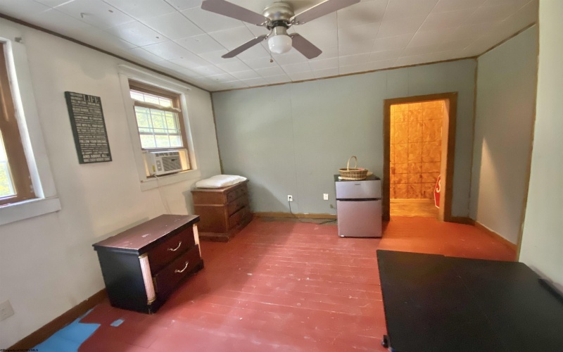 1300 Paw Paw Creek Road, Fairview, West Virginia 26570, 4 Bedrooms Bedrooms, 8 Rooms Rooms,2 BathroomsBathrooms,Single Family Detached,For Sale,Paw Paw Creek,10161714