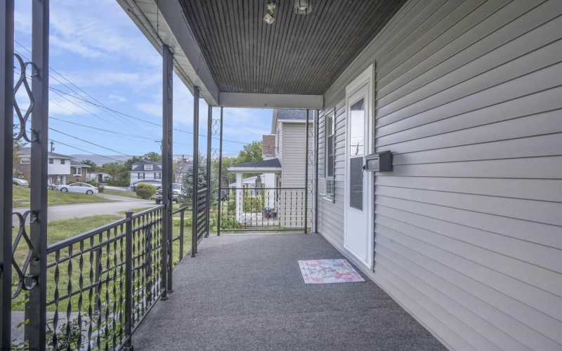 13 Fairview Street, Uniontown, Pennsylvania 15401, 3 Bedrooms Bedrooms, 6 Rooms Rooms,1 BathroomBathrooms,Single Family Detached,For Sale,Fairview,10161729
