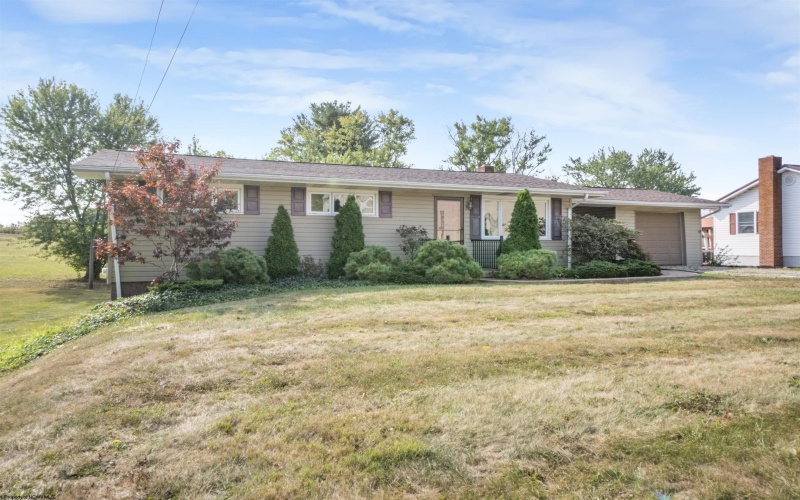 304 Balsinger Road, Uniontown, Pennsylvania 15401, 3 Bedrooms Bedrooms, 6 Rooms Rooms,1 BathroomBathrooms,Single Family Detached,For Sale,Balsinger,10161728
