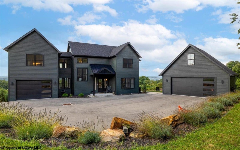 107 Oak Hill Lane, Morgantown, West Virginia 26508, 4 Bedrooms Bedrooms, 10 Rooms Rooms,3 BathroomsBathrooms,Single Family Detached,For Sale,Oak Hill,10161746