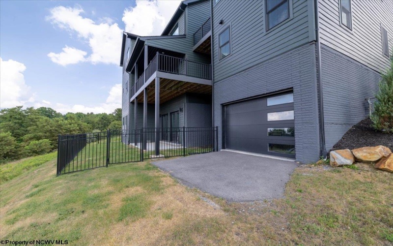 107 Oak Hill Lane, Morgantown, West Virginia 26508, 4 Bedrooms Bedrooms, 10 Rooms Rooms,3 BathroomsBathrooms,Single Family Detached,For Sale,Oak Hill,10161746