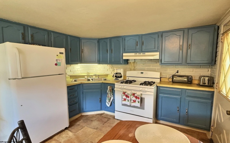 4673 Morgantown Road, Lake Lynn, Pennsylvania 15451, 2 Bedrooms Bedrooms, 4 Rooms Rooms,1 BathroomBathrooms,Single Family Detached,For Sale,Morgantown,10161740