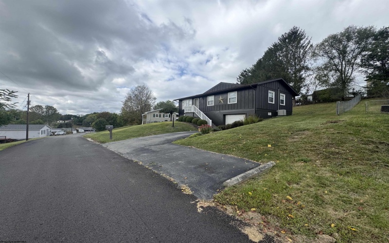 13 Lower Drive, Buckhannon, West Virginia 26201, 4 Bedrooms Bedrooms, 8 Rooms Rooms,2 BathroomsBathrooms,Single Family Detached,For Sale,Lower,10161739