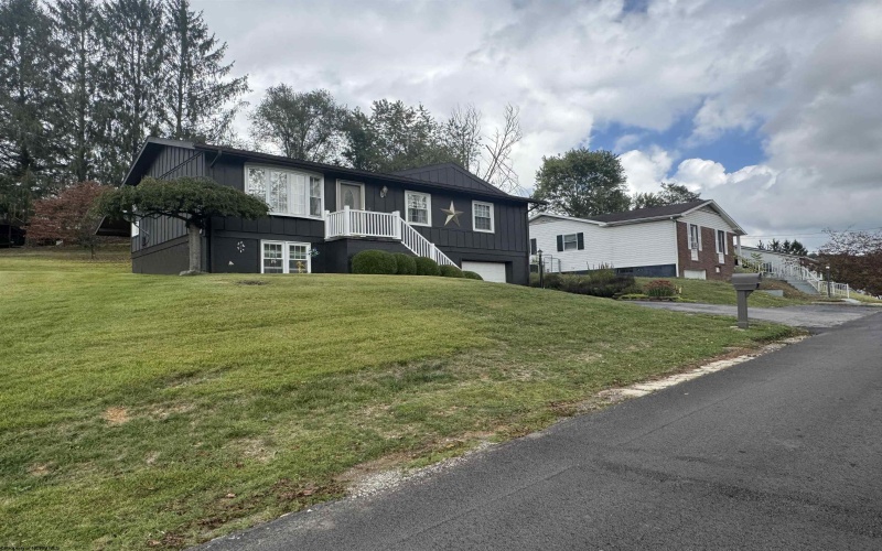 13 Lower Drive, Buckhannon, West Virginia 26201, 4 Bedrooms Bedrooms, 8 Rooms Rooms,2 BathroomsBathrooms,Single Family Detached,For Sale,Lower,10161739