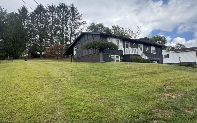 13 Lower Drive, Buckhannon, West Virginia 26201, 4 Bedrooms Bedrooms, 8 Rooms Rooms,2 BathroomsBathrooms,Single Family Detached,For Sale,Lower,10161739