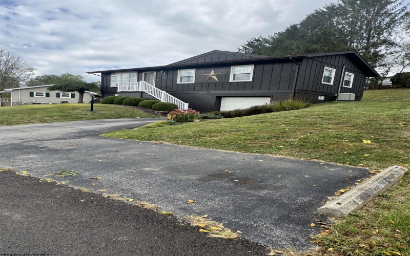 13 Lower Drive, Buckhannon, West Virginia 26201, 4 Bedrooms Bedrooms, 8 Rooms Rooms,2 BathroomsBathrooms,Single Family Detached,For Sale,Lower,10161739