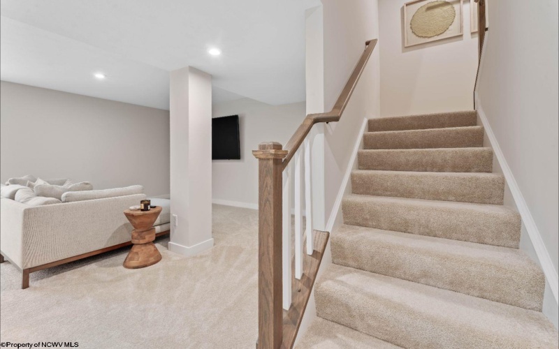 209 Falling Water Lane, Morgantown, West Virginia 26508, 4 Bedrooms Bedrooms, 9 Rooms Rooms,3 BathroomsBathrooms,Single Family Detached,For Sale,Falling Water,10161737