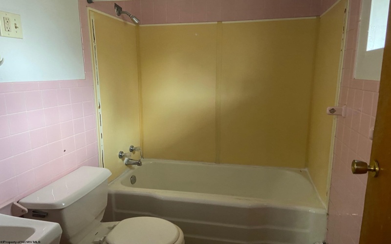 528 Beverly Avenue, Morgantown, West Virginia 26505, ,Multi-unit/income,For Sale,Beverly,10161751