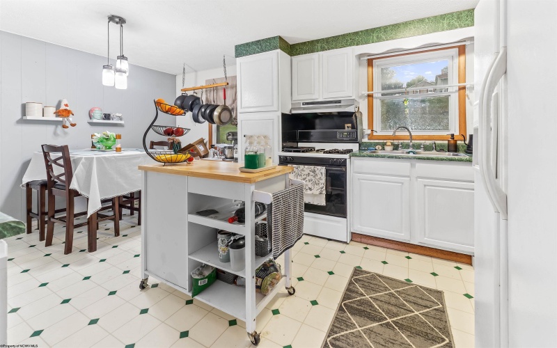 22 Eastgate Drive, Morgantown, West Virginia 26508, 3 Bedrooms Bedrooms, 5 Rooms Rooms,1 BathroomBathrooms,Single Family Detached,For Sale,Eastgate,10161753 22 Eastgate Drive, Morgantown, West Virginia 26508, 3 Bedrooms Bedrooms, 5 Rooms Rooms,1 BathroomBathrooms,Single Family Detached,For Sale,Eastgate,10161753