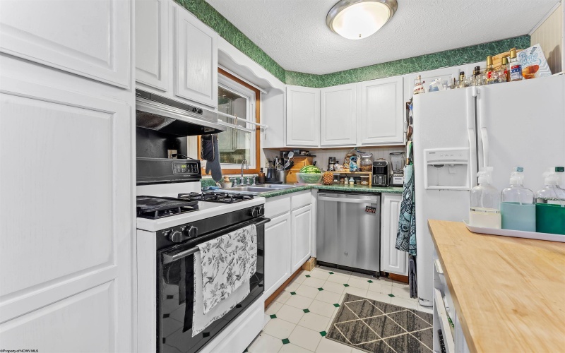 22 Eastgate Drive, Morgantown, West Virginia 26508, 3 Bedrooms Bedrooms, 5 Rooms Rooms,1 BathroomBathrooms,Single Family Detached,For Sale,Eastgate,10161753 22 Eastgate Drive, Morgantown, West Virginia 26508, 3 Bedrooms Bedrooms, 5 Rooms Rooms,1 BathroomBathrooms,Single Family Detached,For Sale,Eastgate,10161753