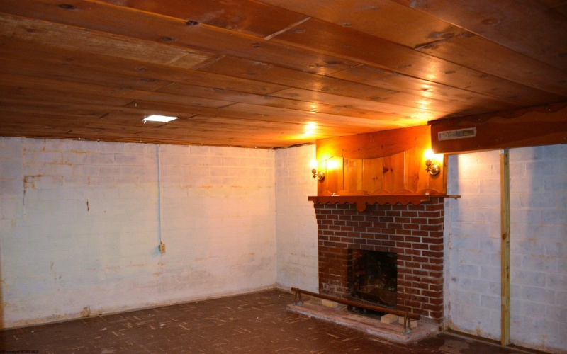 570 Locust Avenue, Weston, West Virginia 26452, 3 Bedrooms Bedrooms, 7 Rooms Rooms,2 BathroomsBathrooms,Single Family Detached,For Sale,Locust,10161750