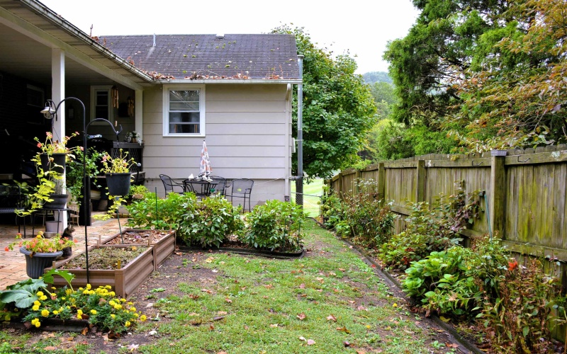 570 Locust Avenue, Weston, West Virginia 26452, 3 Bedrooms Bedrooms, 7 Rooms Rooms,2 BathroomsBathrooms,Single Family Detached,For Sale,Locust,10161750
