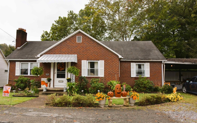 570 Locust Avenue, Weston, West Virginia 26452, 3 Bedrooms Bedrooms, 7 Rooms Rooms,2 BathroomsBathrooms,Single Family Detached,For Sale,Locust,10161750