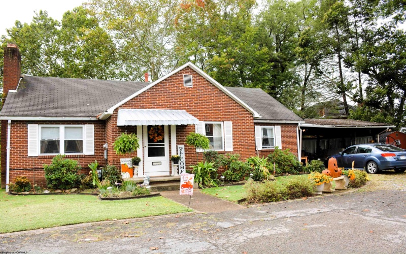 570 Locust Avenue, Weston, West Virginia 26452, 3 Bedrooms Bedrooms, 7 Rooms Rooms,2 BathroomsBathrooms,Single Family Detached,For Sale,Locust,10161750
