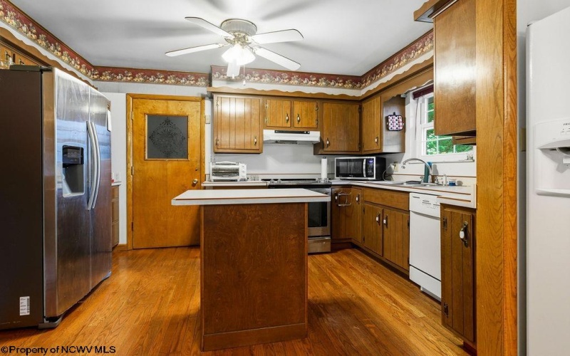 10 Greenwood Drive, Fairmont, West Virginia 26554, 3 Bedrooms Bedrooms, 9 Rooms Rooms,3 BathroomsBathrooms,Single Family Detached,For Sale,Greenwood,10161749