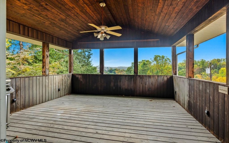 10 Greenwood Drive, Fairmont, West Virginia 26554, 3 Bedrooms Bedrooms, 9 Rooms Rooms,3 BathroomsBathrooms,Single Family Detached,For Sale,Greenwood,10161749