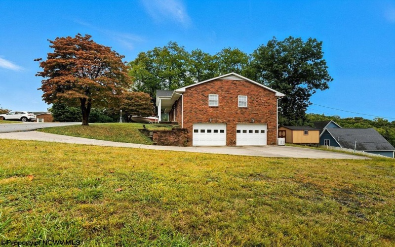 10 Greenwood Drive, Fairmont, West Virginia 26554, 3 Bedrooms Bedrooms, 9 Rooms Rooms,3 BathroomsBathrooms,Single Family Detached,For Sale,Greenwood,10161749