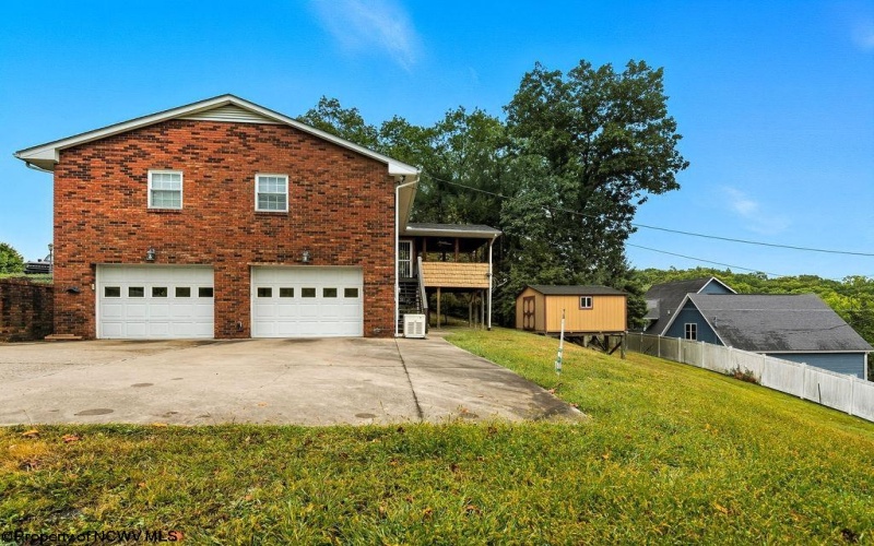 10 Greenwood Drive, Fairmont, West Virginia 26554, 3 Bedrooms Bedrooms, 9 Rooms Rooms,3 BathroomsBathrooms,Single Family Detached,For Sale,Greenwood,10161749