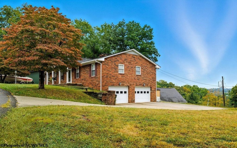 10 Greenwood Drive, Fairmont, West Virginia 26554, 3 Bedrooms Bedrooms, 9 Rooms Rooms,3 BathroomsBathrooms,Single Family Detached,For Sale,Greenwood,10161749