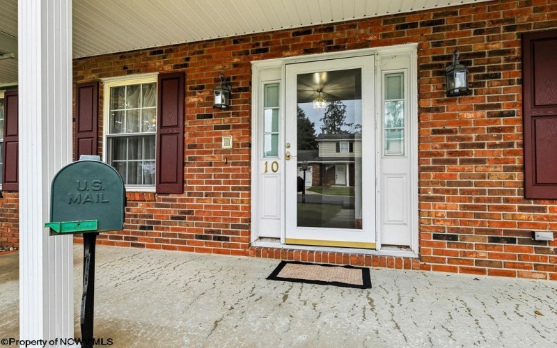 10 Greenwood Drive, Fairmont, West Virginia 26554, 3 Bedrooms Bedrooms, 9 Rooms Rooms,3 BathroomsBathrooms,Single Family Detached,For Sale,Greenwood,10161749