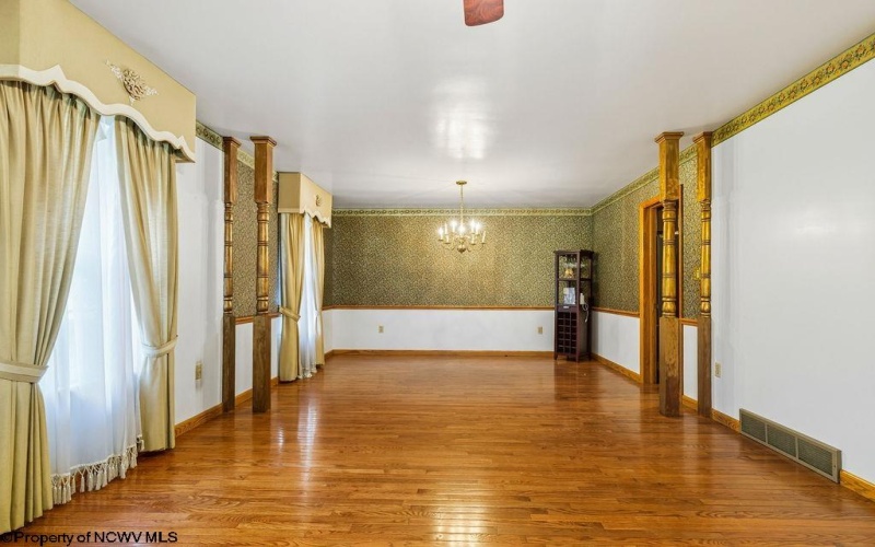 10 Greenwood Drive, Fairmont, West Virginia 26554, 3 Bedrooms Bedrooms, 9 Rooms Rooms,3 BathroomsBathrooms,Single Family Detached,For Sale,Greenwood,10161749
