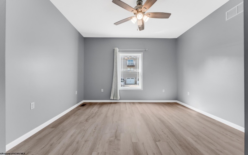 407 Kings Point Lane, Morgantown, West Virginia 26508, 4 Bedrooms Bedrooms, 7 Rooms Rooms,5 BathroomsBathrooms,Single Family Detached,For Sale,Kings Point,10161756