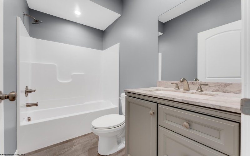 407 Kings Point Lane, Morgantown, West Virginia 26508, 4 Bedrooms Bedrooms, 7 Rooms Rooms,5 BathroomsBathrooms,Single Family Detached,For Sale,Kings Point,10161756