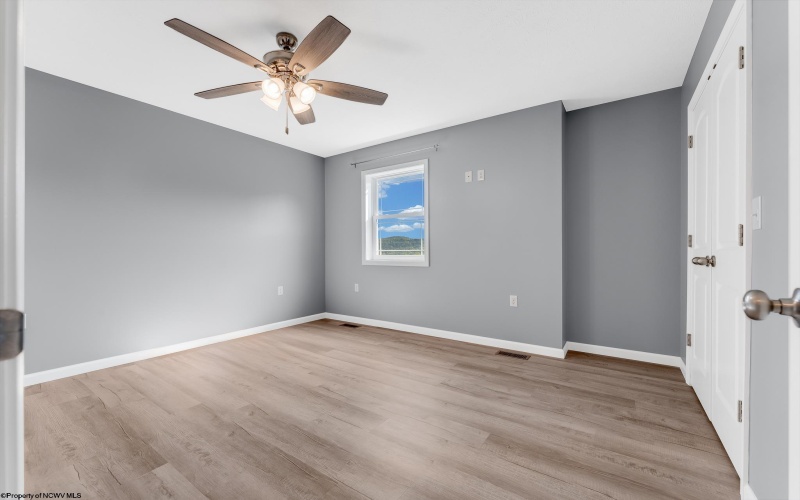 407 Kings Point Lane, Morgantown, West Virginia 26508, 4 Bedrooms Bedrooms, 7 Rooms Rooms,5 BathroomsBathrooms,Single Family Detached,For Sale,Kings Point,10161756