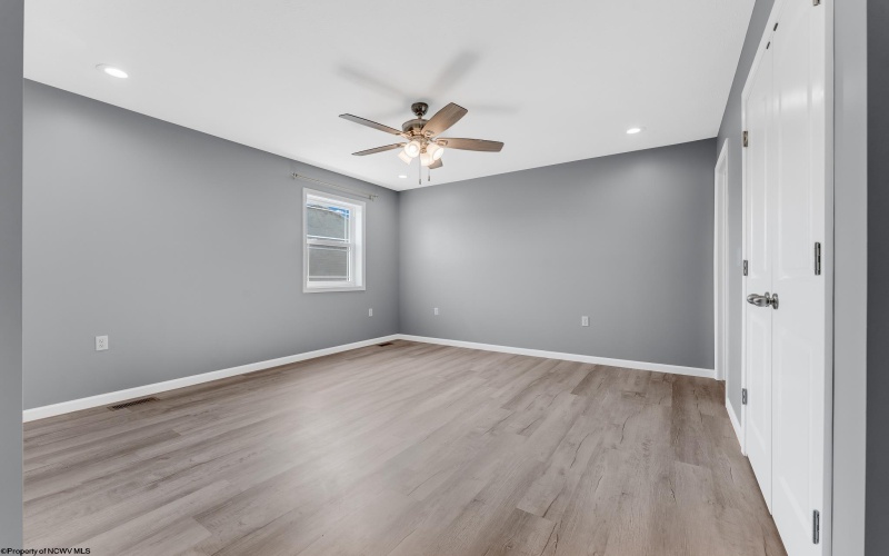 407 Kings Point Lane, Morgantown, West Virginia 26508, 4 Bedrooms Bedrooms, 7 Rooms Rooms,5 BathroomsBathrooms,Single Family Detached,For Sale,Kings Point,10161756