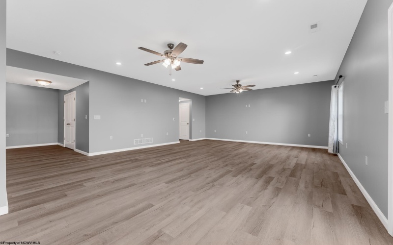 407 Kings Point Lane, Morgantown, West Virginia 26508, 4 Bedrooms Bedrooms, 7 Rooms Rooms,5 BathroomsBathrooms,Single Family Detached,For Sale,Kings Point,10161756