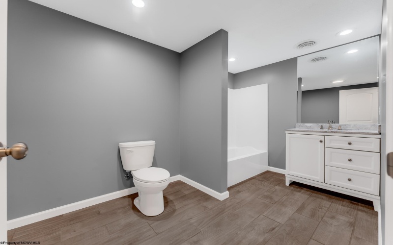 407 Kings Point Lane, Morgantown, West Virginia 26508, 4 Bedrooms Bedrooms, 7 Rooms Rooms,5 BathroomsBathrooms,Single Family Detached,For Sale,Kings Point,10161756