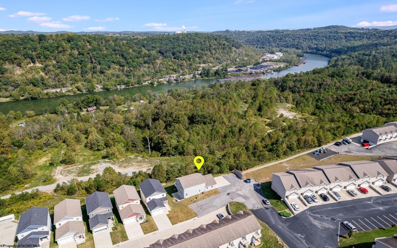 407 Kings Point Lane, Morgantown, West Virginia 26508, 4 Bedrooms Bedrooms, 7 Rooms Rooms,5 BathroomsBathrooms,Single Family Detached,For Sale,Kings Point,10161756
